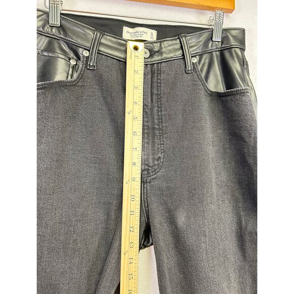 Abercrombie & Fitch 90s relaxed jeans with faux leather back 31 / 12L - Picture 7 of 9